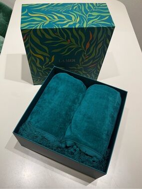 La Mer Teal Velvet Towels/Throw Blankets - Set of 2
